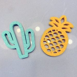 Set of 2 Itzy Ritzy Teethers